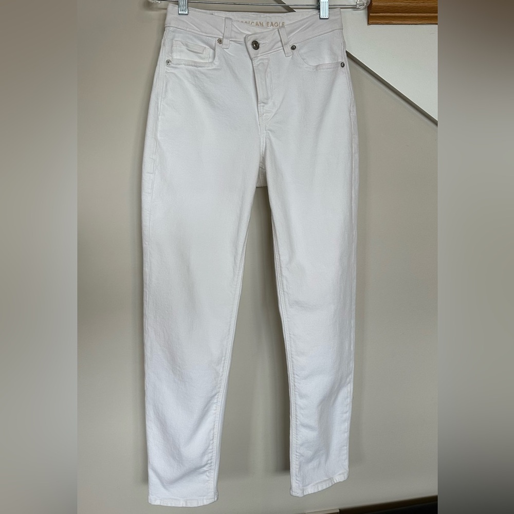American Eagle White Mom Jeans High Rise Stretch Crossover Waist Size 4